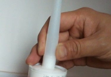 结构胶怎么放到胶枪里,是拆包装把胶倒进去还是什么?