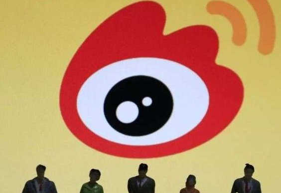 小小小酷哥的美女叫什么？还有微博？