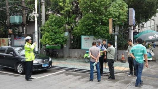 为什么交通法中规定在没有信号灯的十字路口，应当让右侧来车先行？