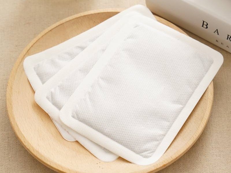 请问暖宝宝贴可以带上飞机吗，如果可以，那么是放在行李箱托运还是随身带的包里呢