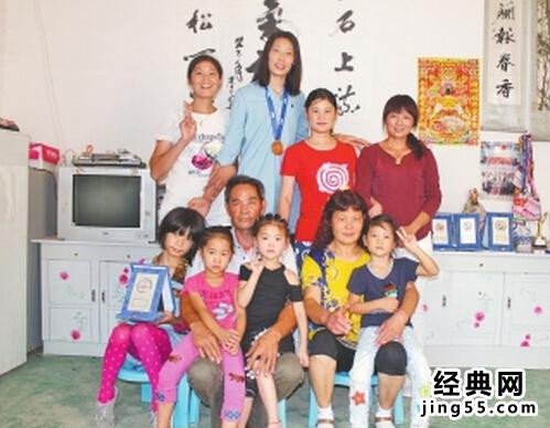 朱婷家里共有兄弟姐妹几个