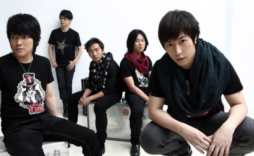 求适合男生合唱歌曲？