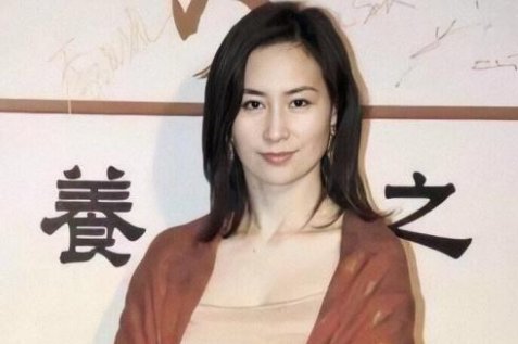 何超琼用一张图片证明，当初和陈百强的情谊，永远会只增不减，你怎么看？