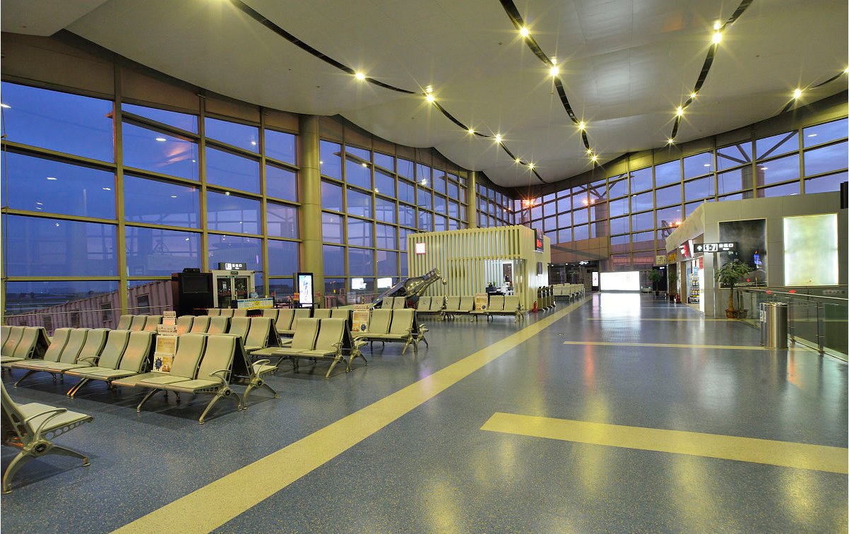 国内坐飞机需要什么证件、详细点谢谢大虾们?