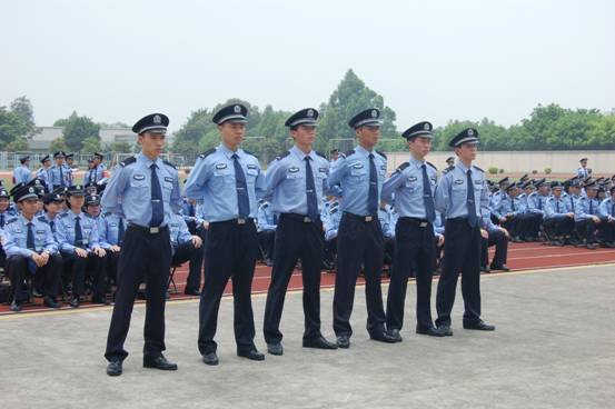 跨立的动作标准和要求