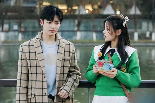 《平时时空遇见你》中杨超越和侯明昊是什么关系？