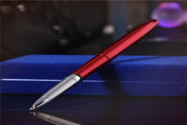 普通的笔在太空真的写不了字吗?为什么要发明太空笔?