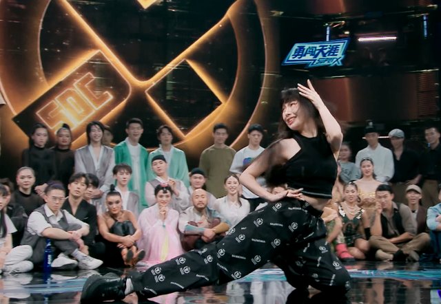 苏恋雅齐舞环节遭抢镜，这是被淘汰的原因吗？