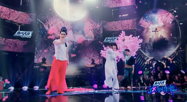 苏恋雅齐舞环节遭抢镜，这是被淘汰的原因吗？