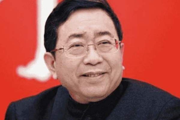 一代文坛教主余秋雨曾火遍中国，为何当今跌下神坛？