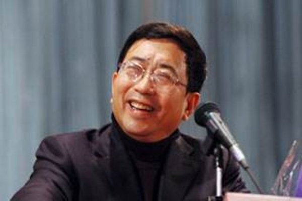 一代文坛教主余秋雨曾火遍中国，为何当今跌下神坛？