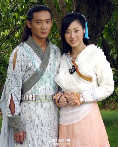 请问《赌侠》里边饰演龙九的那个女的叫什么名字？