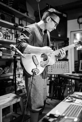 童话镇这首歌是谁唱的？