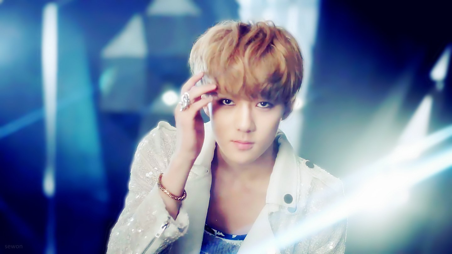 EXO-k吴世勋的壁纸桌面大图！！谢谢了哈，越多越好。