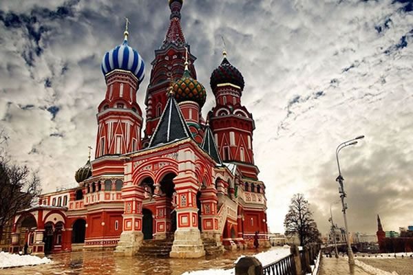 彼得一世为什么把首都由莫斯科迁移到圣彼得堡?