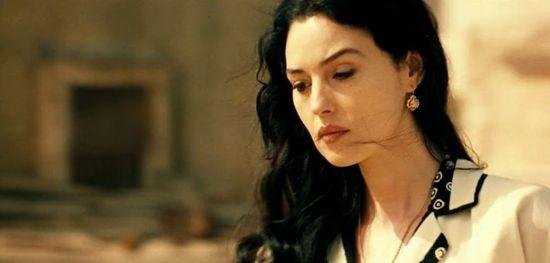 《西西里的美丽传说》153分钟中马琳娜为什么会遭到排挤？