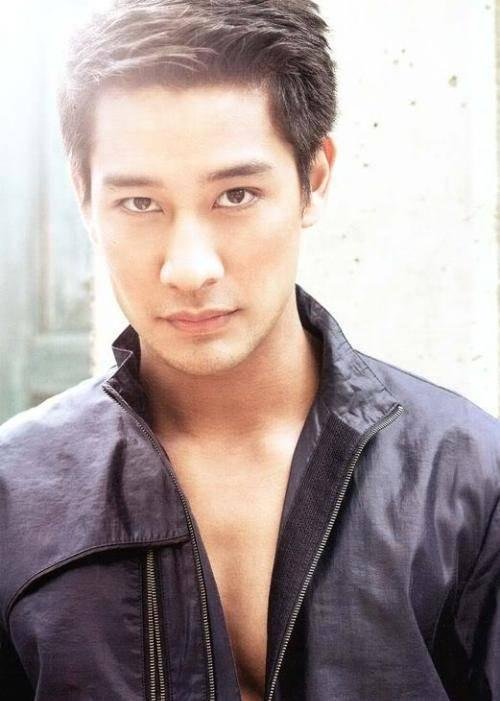 电视剧《妒海》男主角是谁？