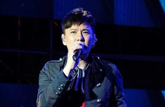 张信哲有一首歌，有句歌词是“为你戒烟戒酒