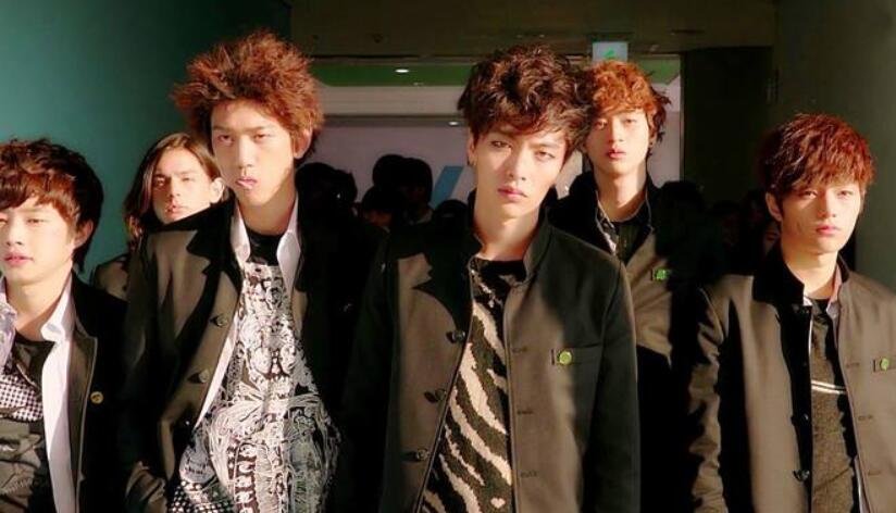 韩剧《闭嘴，花美男乐队》大概讲的是什么？