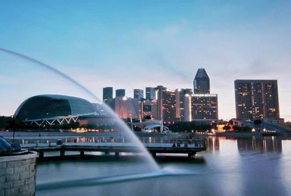 防疫转向一年半后,新加坡怎么样了?