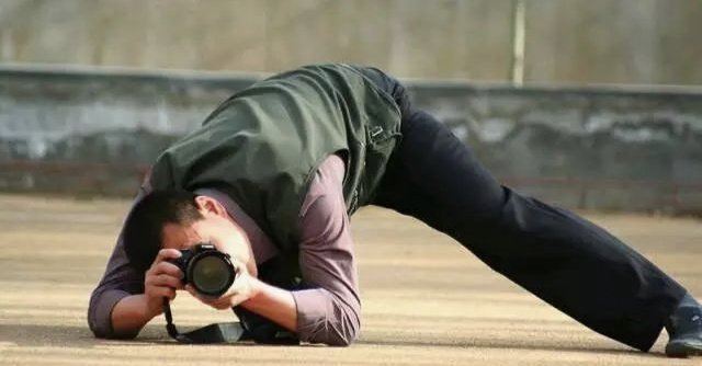 5岁外甥被小姨教成“人肉三脚架”，为何网友哭笑不得？