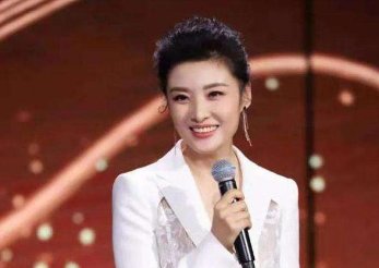 周涛素颜现身深圳被偶遇，路人镜头下的她状态如何？