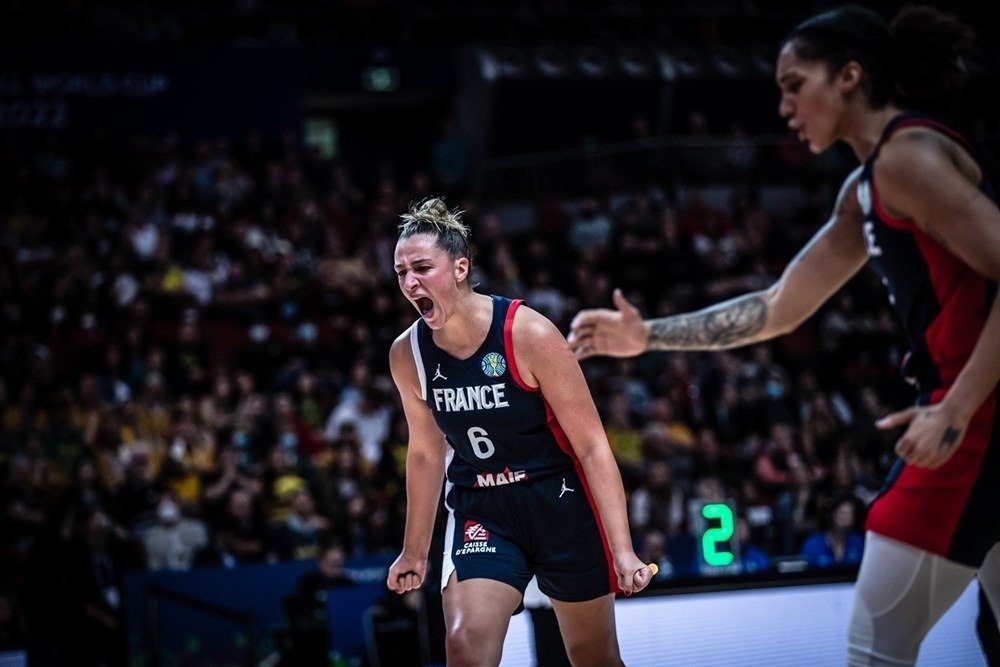 请问女篮坎贝奇三部曲叫什么？