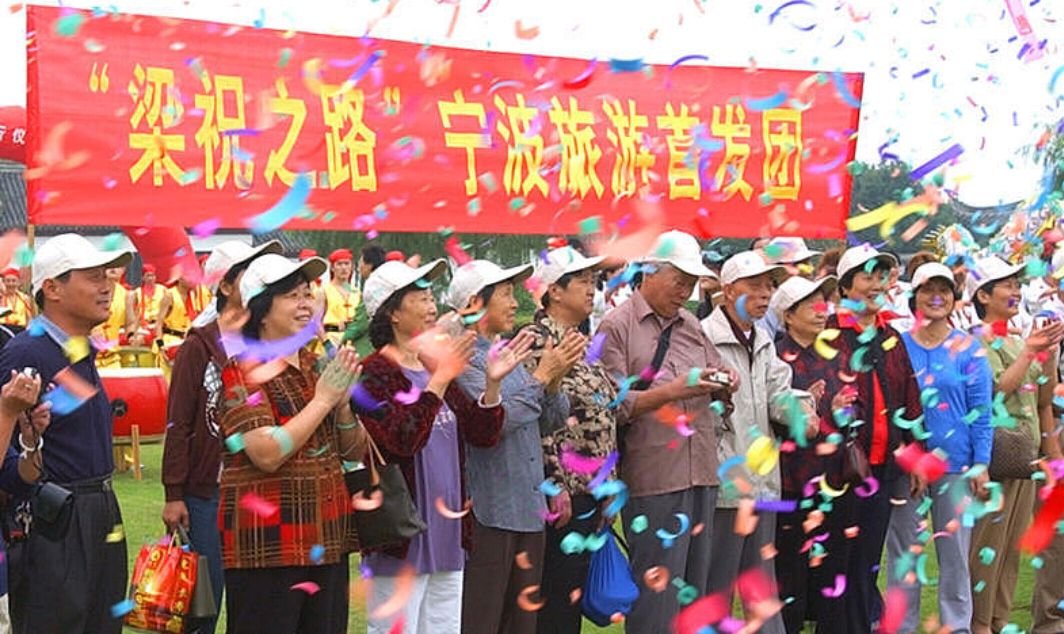 视而不见兄来到打一灯谜？