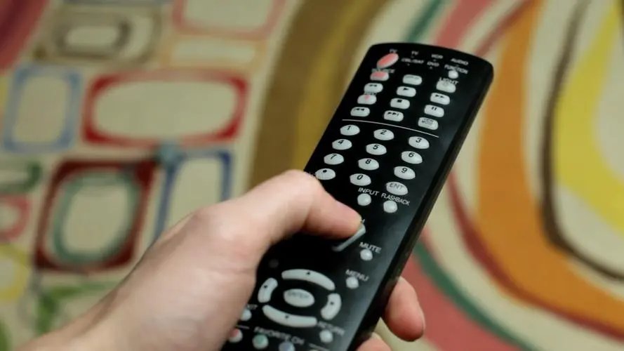 走着走着突然打开遥控器