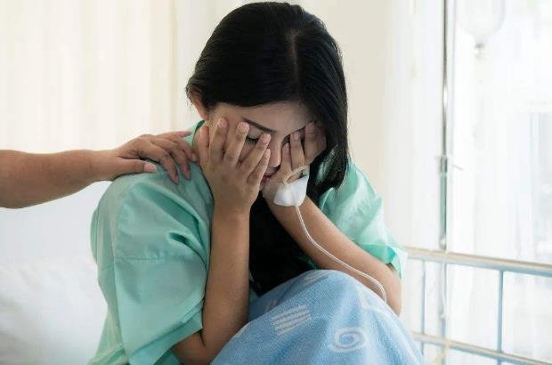 教授称允许单身女性生育是很大进步，这一建议究竟有何“利与弊”？