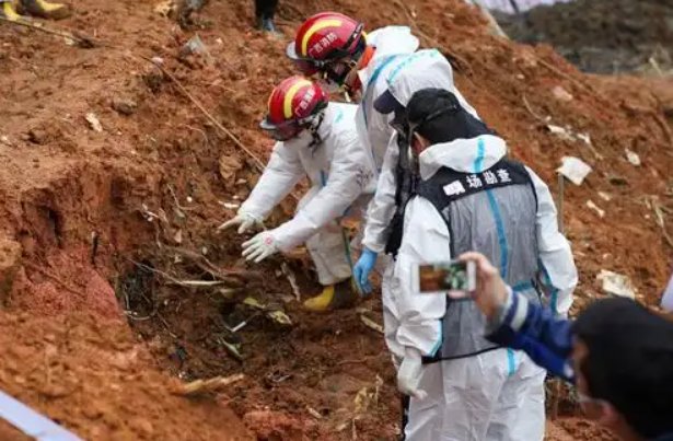 坠机事件报警人为省电没回家人电话,他想把剩余电量用到哪些更重要的地方?