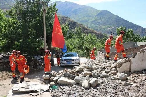 泸定县震中村支书：震后第一夜杀了头猪充饥！村支书此举为何受称赞？