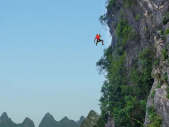 男生女生玩剪刀石头布输了任对方任意摆布