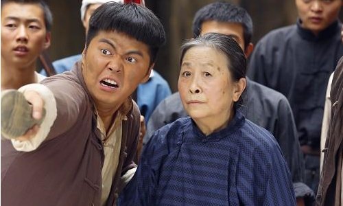 张少华为什么打断新凤霞的腿？