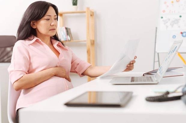 教授称允许单身女性生育是很大进步，这一建议究竟有何“利与弊”？