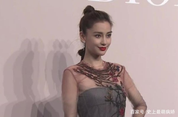 赵丽颖baby同场争艳，生图下颖宝白到发光，为何却被景甜抢了风头？