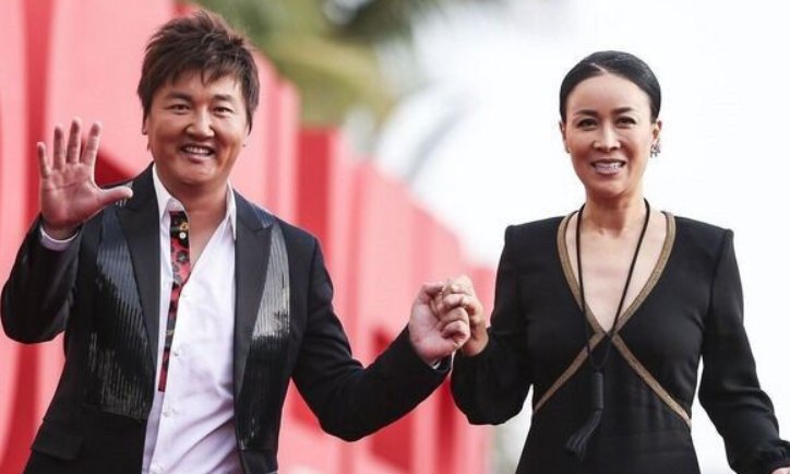 “从此也不用分开相爱的天和地”是什么歌里的歌词