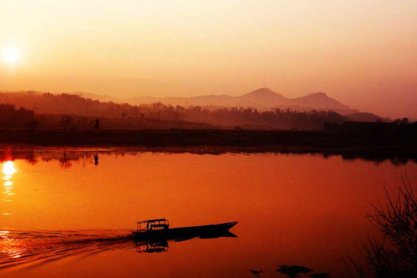 独立寒秋全诗词