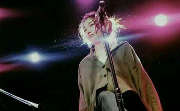 歌词如果有一天我不再感伤不是因为我突然的成长