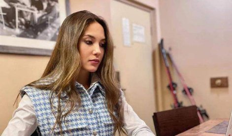 谷爱凌参加斯坦福开学典礼阵仗大，妈妈姥姥齐上阵，一家都是校友，怎么看？