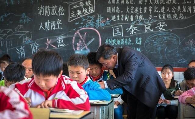 课上一半就退休的老师引发热议，老师们身怀哪些绝技？