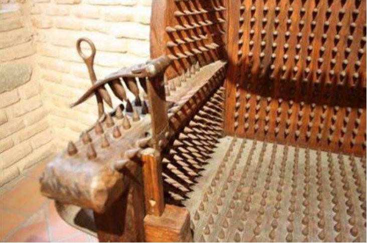 罚坐三角架尖尖的感受