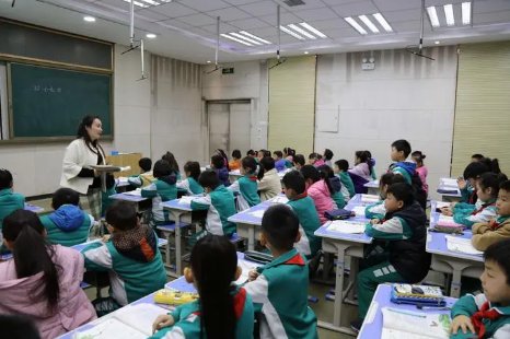 “巭”字读什么