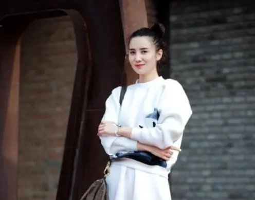 宋佳恋爱经历曝光，自曝曾靠美貌征服了3个男人，你知道他们都是谁吗？