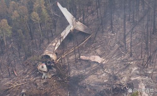 东航坠毁客机第二副驾身份确认,飞机坠毁为什么找不到遗体?