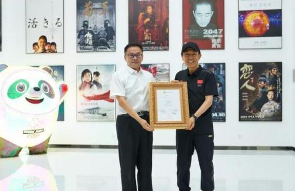 张艺谋接连受聘为北电、北舞教授！这对他来说是一种怎样的荣誉？