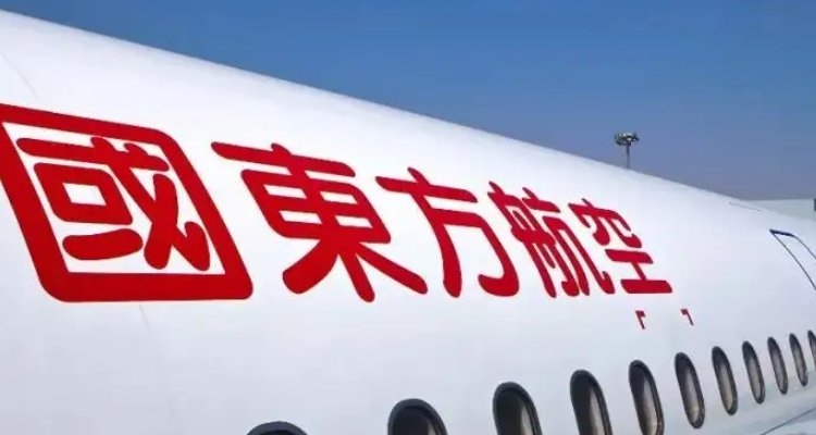 村民称坠机现场树上挂着大量布条，这些布条到底是什么？