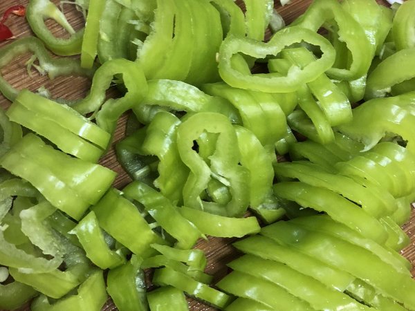 成品大香伊煮和小辣椒的特点