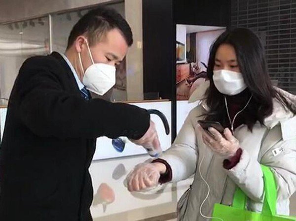 闪送员回应进商场购物被拒，这是一种管理过度的表现吗？