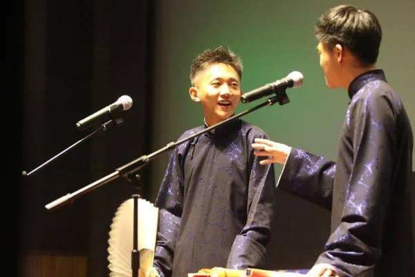 中学生相声《赶作业》台词